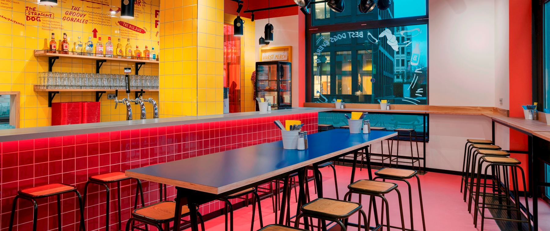 The Big Dog Berlin Hot Dog Restaurant In Berlin Fritten